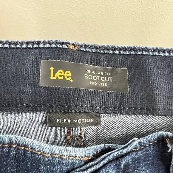 Lee Regular Fit Bootcut Mid Rise Jeans Women's 4 Short Medium Wash Stretch Denim - Picture 5 of 6